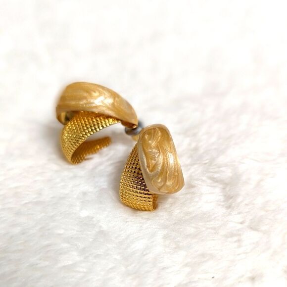 Vintage Double 1/2 Hoop Enamel and Goldtone Pierced Earrings - Picture 6 of 7